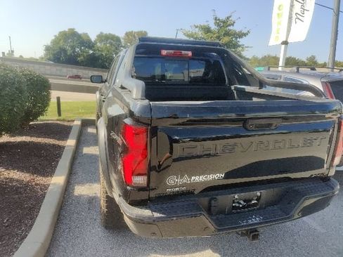 Used 2025 Chevrolet Colorado ZR2 w/ Midnight Edition AWD/4WD image 9