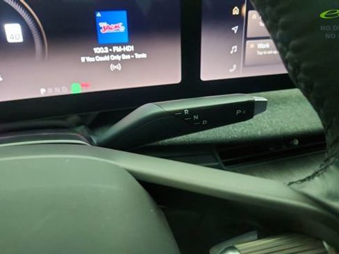 Used 2025 Lucid Air Pure RWD image 43