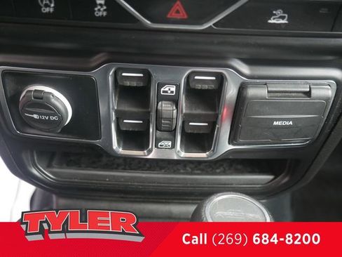 Certified 2022 Jeep Gladiator Sport AWD/4WD image 34