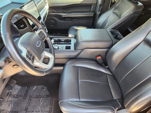 Used 2024 Ford Expedition Max XLT image 13
