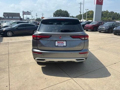 Used 2024 Mitsubishi Outlander SE FWD image 6