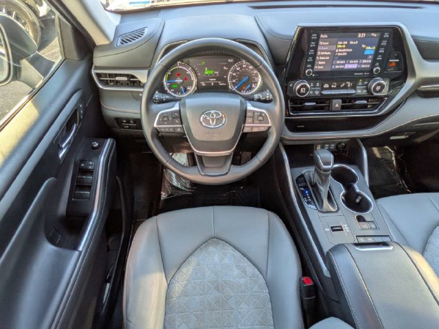 Used 2022 Toyota Highlander Bronze Edition FWD image 17