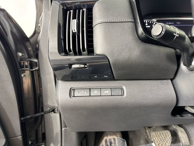 Used 2025 Nissan Pathfinder SV AWD/4WD image 14