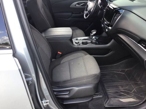 Used 2023 Chevrolet Traverse LT FWD image 11