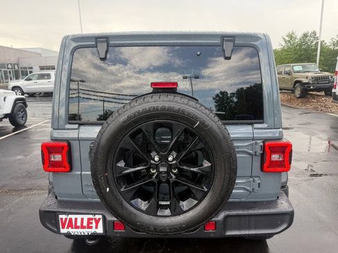 Used 2025 Jeep Wrangler Unlimited Sahara w/ Safety Group AWD/4WD image 5