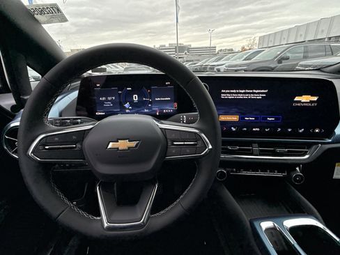 New 2026 Chevrolet Equinox EV LT image 16