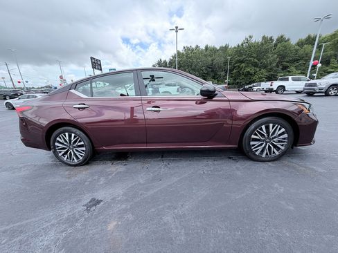Used 2025 Nissan Altima 2.5 SV FWD image 4