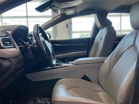 Used 2019 Toyota Camry SE FWD image 8