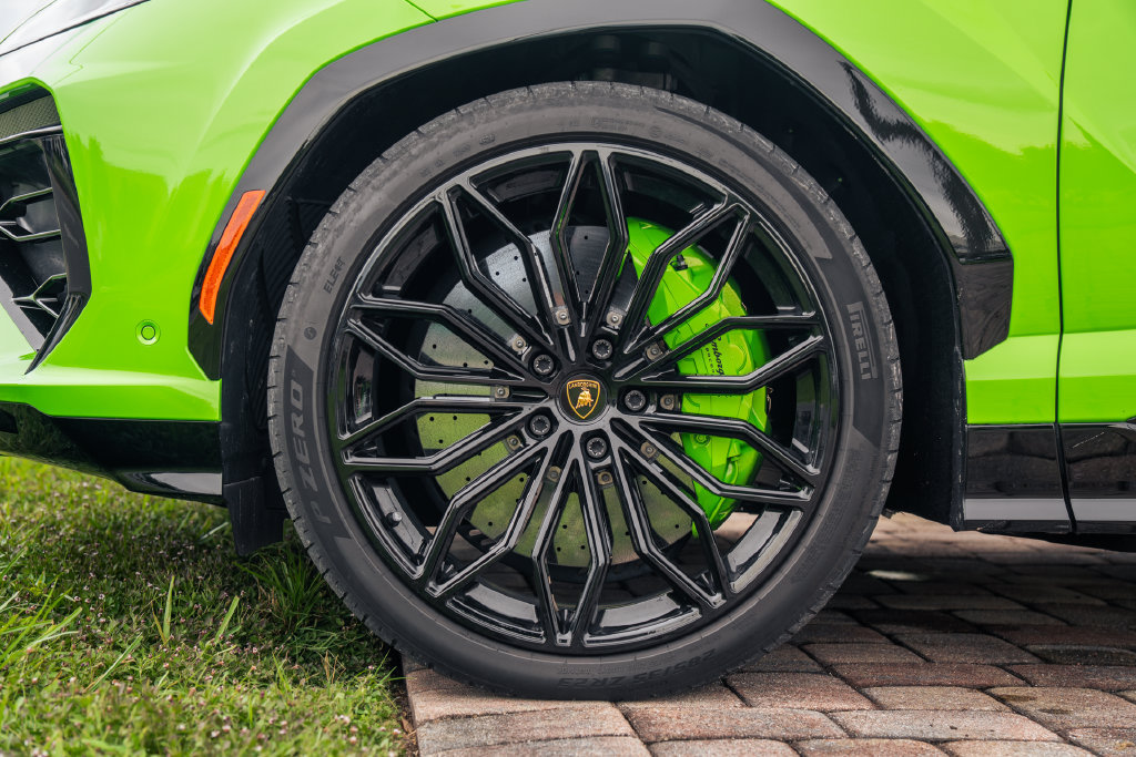 Used 2025 Lamborghini Urus SE AWD/4WD image 15