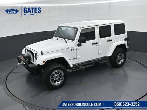 Used 2018 Jeep Wrangler Unlimited Sahara AWD/4WD image 46