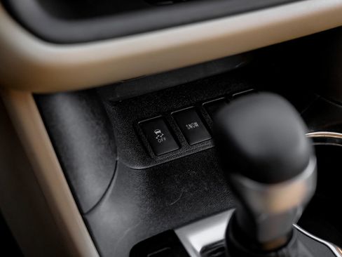 Used 2019 Toyota Highlander Limited FWD image 29