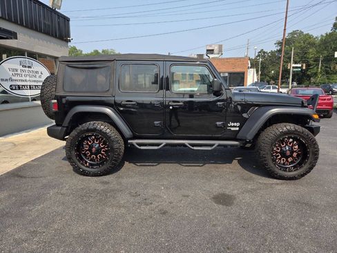 Used 2018 Jeep Wrangler Unlimited Sport S AWD/4WD image 6