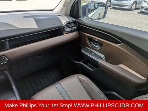 Used 2025 Honda Pilot Elite image 16