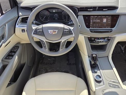Used 2025 Cadillac XT5 Premium Luxury FWD image 13