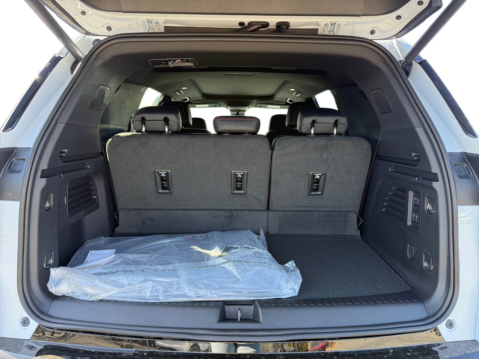 New 2027 Chevrolet Traverse RS AWD/4WD image 17
