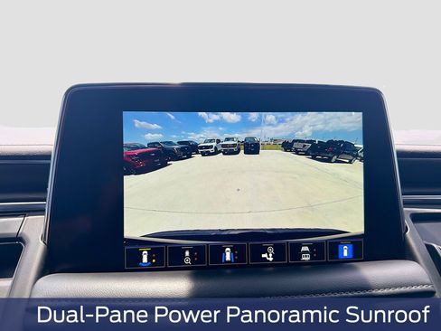 Used 2022 Chevrolet Tahoe Z71 w/ Luxury Package AWD/4WD image 19