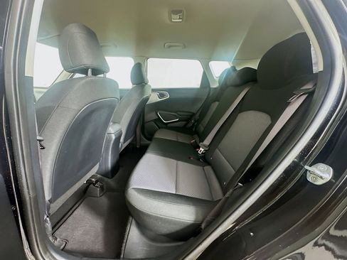 Used 2025 Kia Soul LX w/ LX Technology Package FWD image 26
