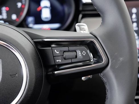 New 2025 Porsche Macan image 15