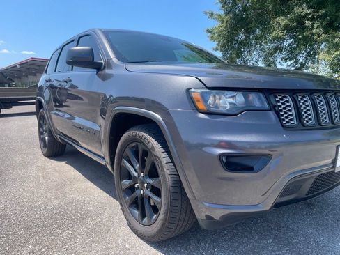 Used 2020 Jeep Grand Cherokee Altitude RWD image 9