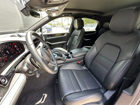 Certified 2026 Porsche Cayenne Coupe AWD/4WD image 5