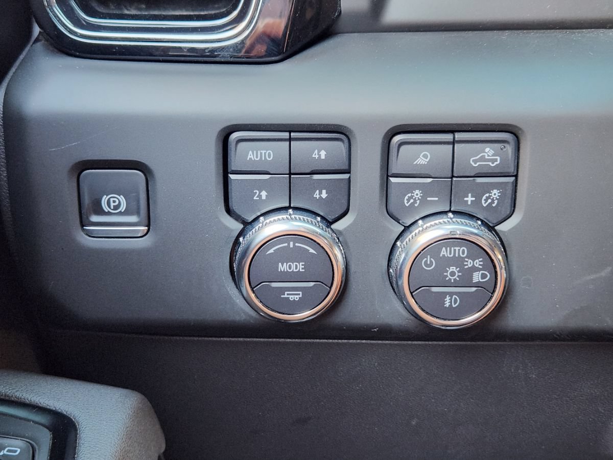 Used 2025 GMC Sierra 1500 AT4 w/ AT4 Premium Package AWD/4WD image 44