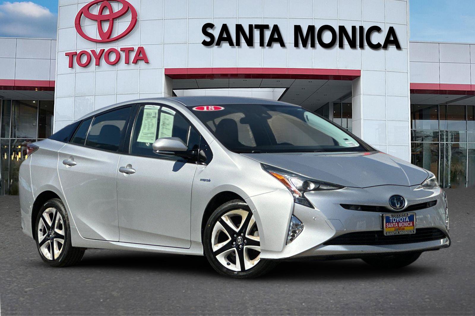 Used 2018 Toyota Prius Three Touring FWD image 2