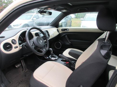 Used 2019 Volkswagen Beetle 2.0T FWD image 6