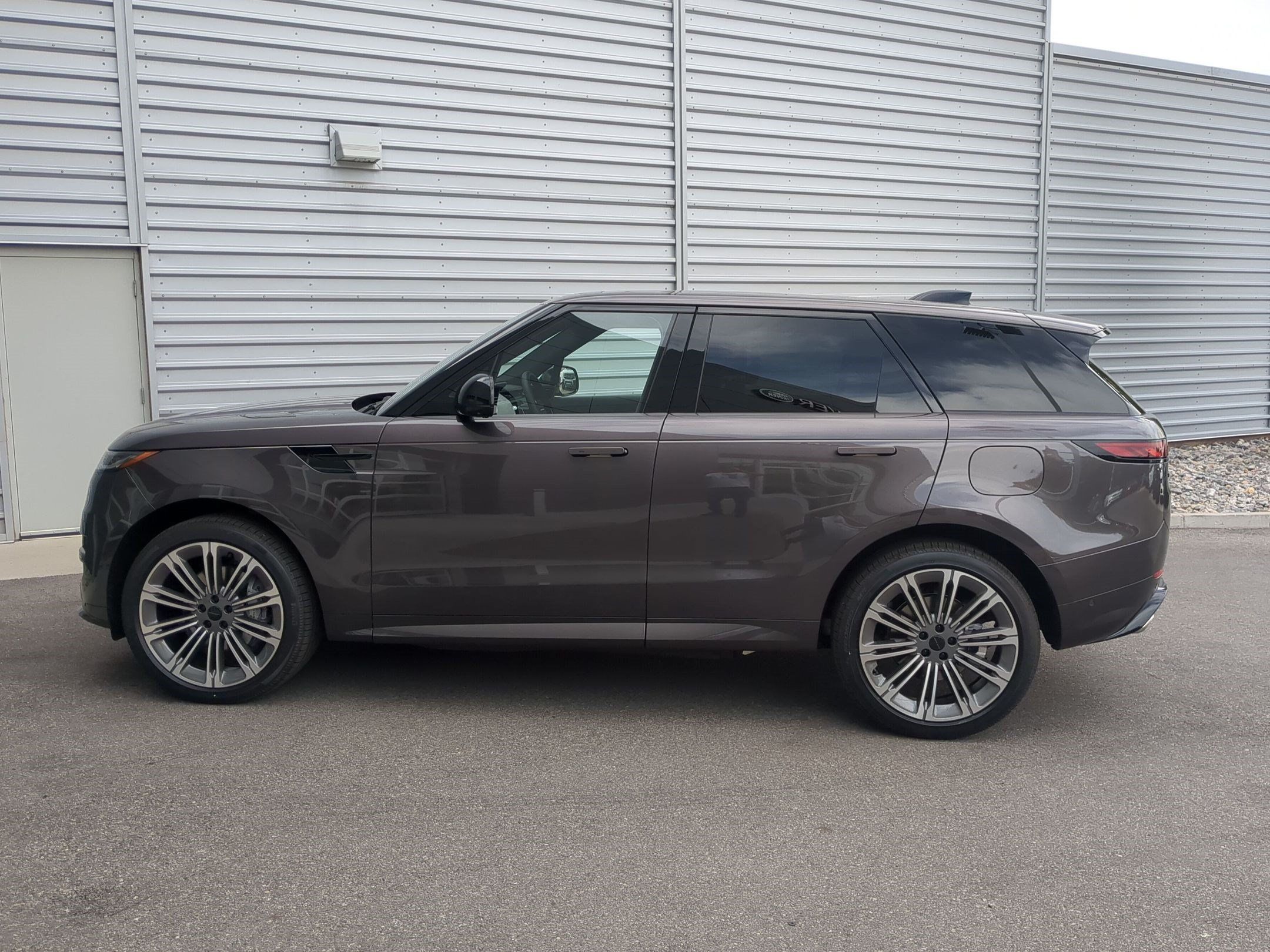 New 2026 Land Rover Range Rover Sport Dynamic SE AWD/4WD image 8