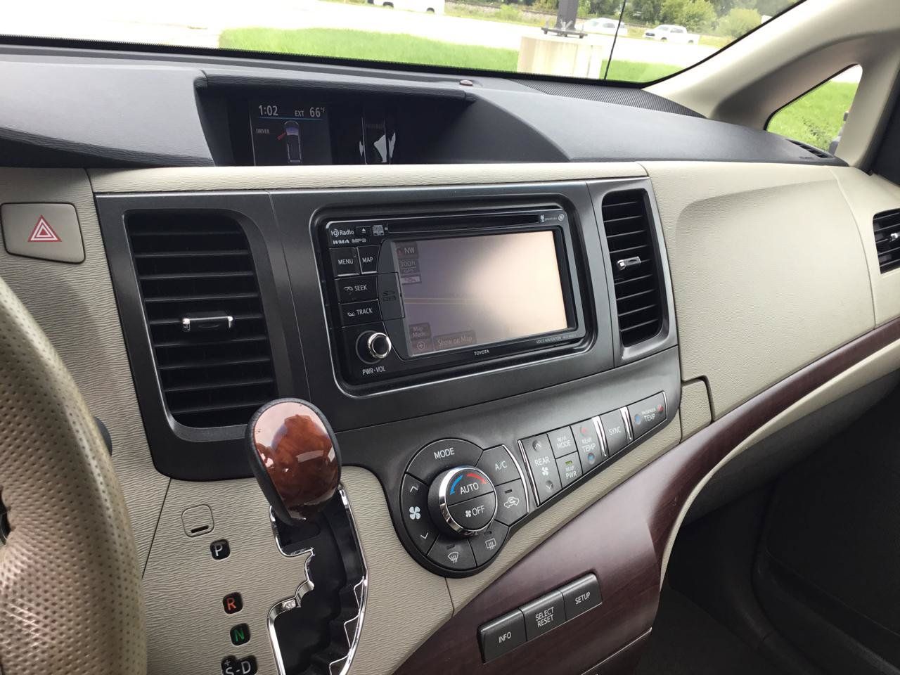 Used 2013 Toyota Sienna XLE w/ Entertainment Pkg AWD/4WD image 19