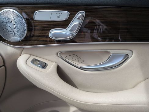 Used 2019 Mercedes-Benz GLC 300 4MATIC image 25
