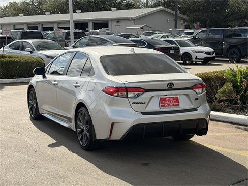 Certified 2025 Toyota Corolla SE image 5