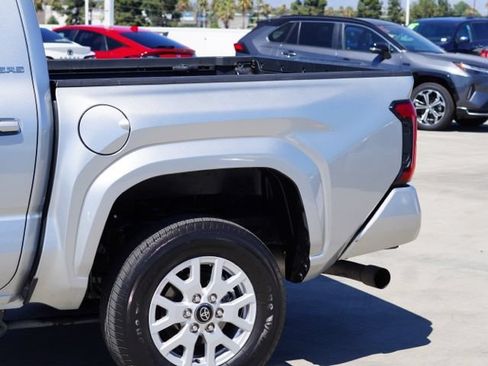Used 2024 Toyota Tacoma SR5 AWD/4WD image 12
