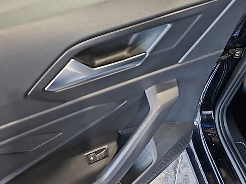 Used 2024 Volkswagen Jetta SE image 19