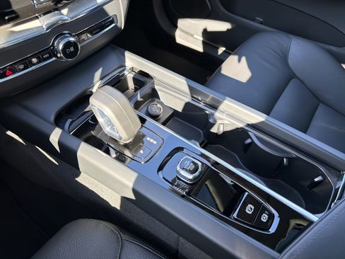 Certified 2025 Volvo XC60 B5 Plus image 26