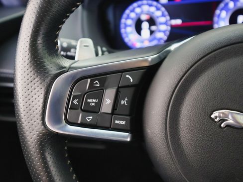 Used 2020 Jaguar F-PACE SVR image 39