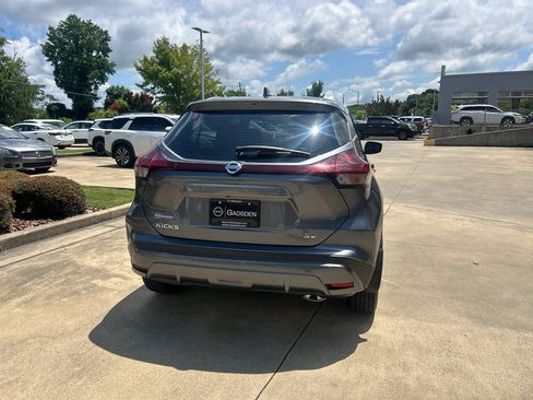 Used 2021 Nissan Kicks SV FWD image 4