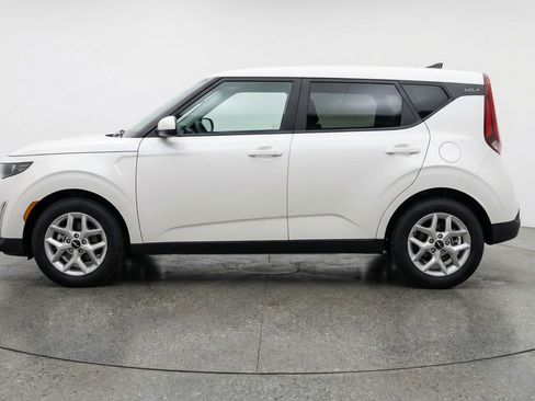Used 2025 Kia Soul LX w/ LX Technology Package FWD image 5