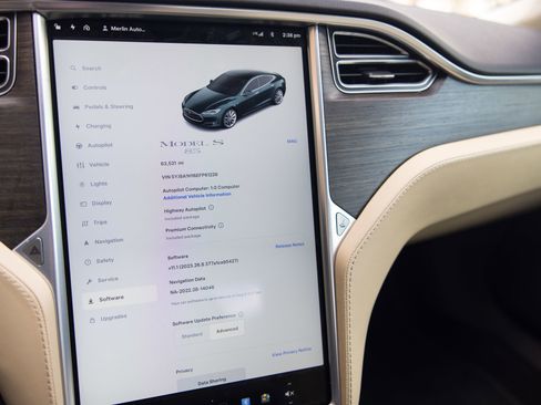 Used 2014 Tesla Model S 85 image 22