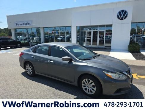 Used 2017 Nissan Altima 2.5 S w/ Power Driver Seat Package FWD image 1