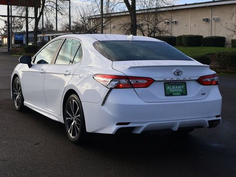 Used 2019 Toyota Camry SE image 4