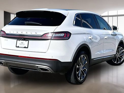 Used 2022 Lincoln Nautilus Reserve AWD/4WD image 2