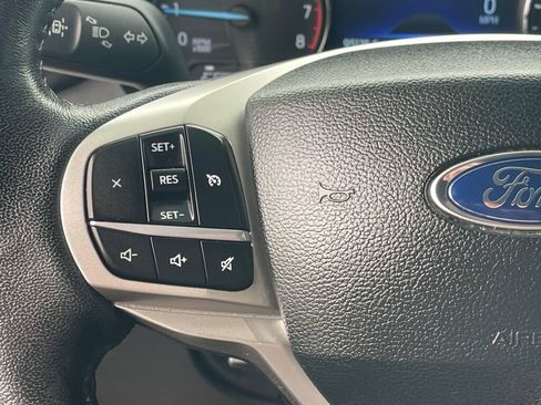 Used 2022 Ford Explorer XLT w/ Equipment Group 202A AWD/4WD image 17