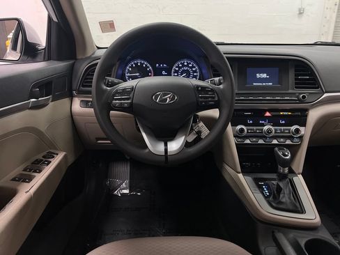 Used 2020 Hyundai Elantra SE w/ Convenience Package (C2) FWD image 15