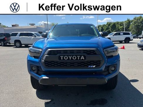 Used 2017 Toyota Tacoma SR5 w/ Tow Package AWD/4WD image 8