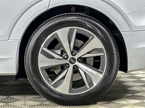 Used 2024 Audi Q8 e-tron Premium image 25