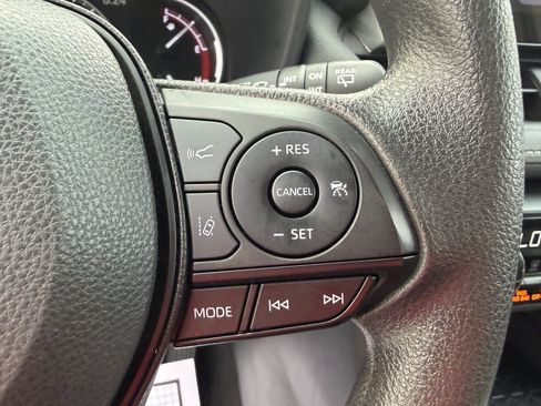Used 2025 Toyota RAV4 XLE AWD/4WD image 15