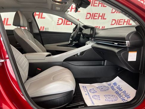 Used 2025 Hyundai Elantra Limited FWD image 12