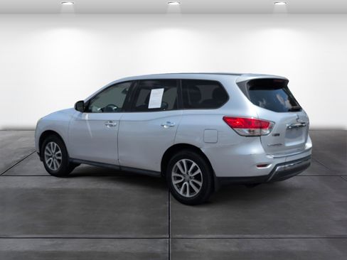 Used 2014 Nissan Pathfinder S FWD image 3