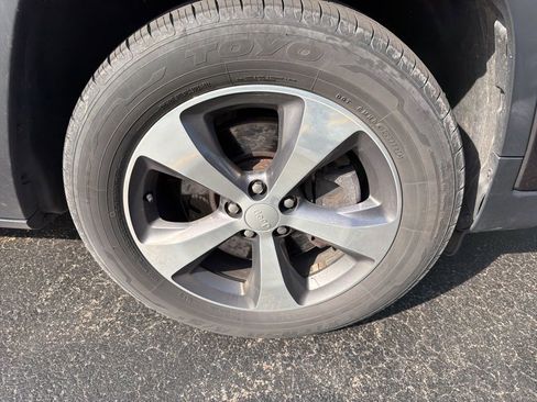 Used 2019 Jeep Cherokee Limited AWD/4WD image 4