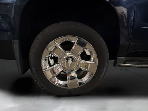 Used 2017 Chevrolet Suburban Premier image 25